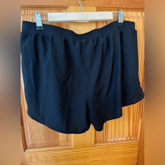 Under Armour Fly-By 3” shorts - Picture 9 of 10
